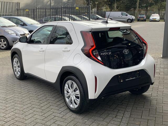Toyota AYGO X Hybrid 115 play EXTRA INRUILVOORDEEL ¤500,--