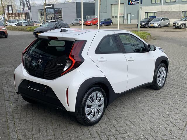 Toyota AYGO X Hybrid 115 play EXTRA INRUILVOORDEEL ¤500,--
