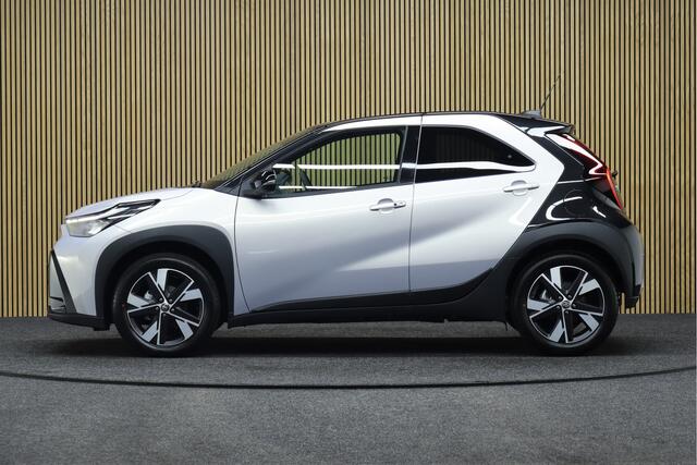 Toyota AYGO X Hybrid 115 pulse Easy Pack | Nieuw uit voorraad leverbaar! | Adaptive-cruise | Camera | Clima | Maps Navigatie | Parkeersensoren | Apple Carplay & Android Auto | Keyless | Stoelverwarming