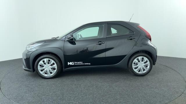 Toyota AYGO X Hybrid 115 play