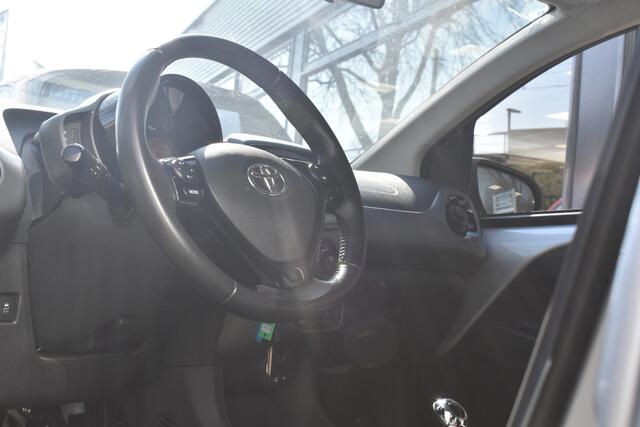 Toyota AYGO 1.0 VVT-i x-play Automaat | Carplay Navigatie | Camera | 12 mnd BOVAG garantie | Whatsapp 06-53188999
