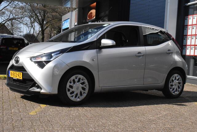 Toyota AYGO 1.0 VVT-i x-play Automaat | Carplay Navigatie | Camera | 12 mnd BOVAG garantie | Whatsapp 06-53188999