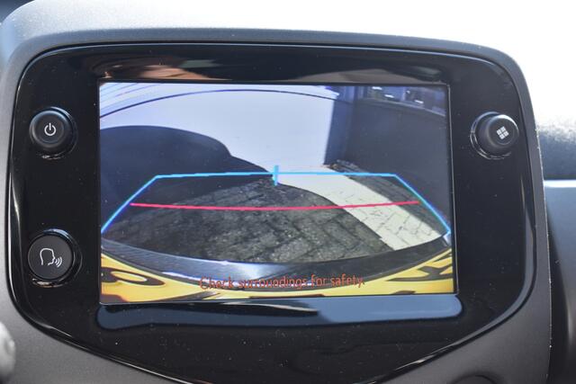 Toyota AYGO 1.0 VVT-i x-play Automaat | Carplay Navigatie | Camera | 12 mnd BOVAG garantie | Whatsapp 06-53188999