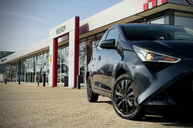 Toyota AYGO 1.0 VVT-i x-play | CAMERA | CARPLAY + ANDROID | AIRCO