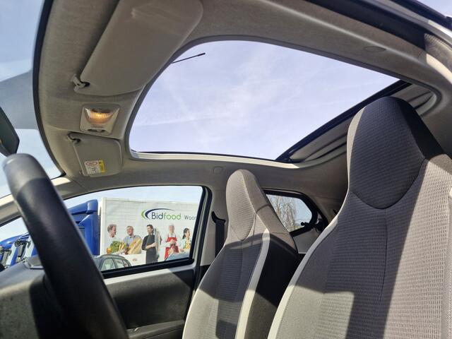 Toyota AYGO 1.0 VVT-i x-joy cabrio | Camera achter | Cruise control | Getinte ramen | Bluetooth