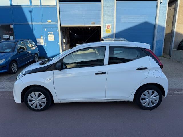 Toyota AYGO 1.0 VVT-i x-fun NAP 100.463km bj. 2022 Airco 1e eigenaar BTW auto. Dealer onderhouden.