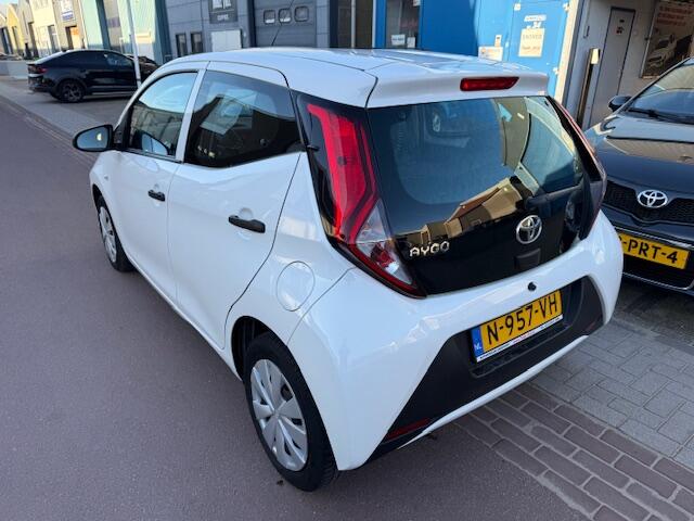 Toyota AYGO 1.0 VVT-i x-fun NAP 100.463km bj. 2022 Airco 1e eigenaar BTW auto. Dealer onderhouden.