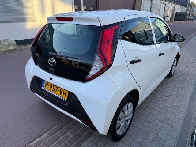 Toyota AYGO 1.0 VVT-i x-fun NAP 100.463km bj. 2022 Airco 1e eigenaar BTW auto. Dealer onderhouden.