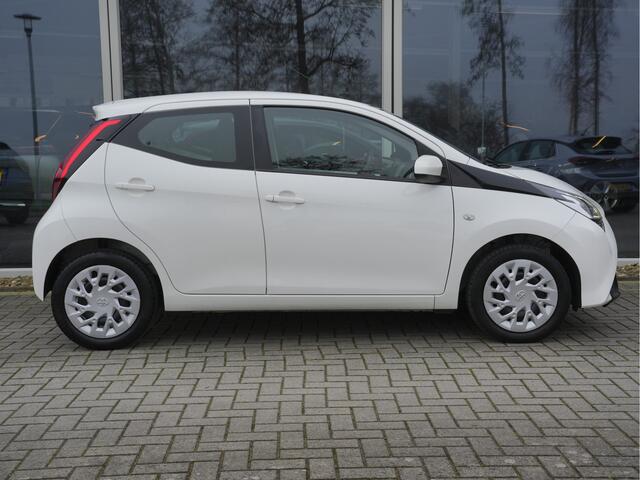 Toyota AYGO 1.0 VVT-i x-play Automaat | CarPlay | Achteruitrijcamera | Airco