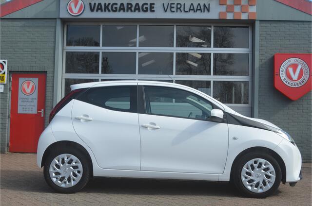 Toyota AYGO 1.0 VVT-i x-play nav. cruise 12 mnd gar.