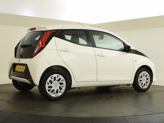 Toyota AYGO 1.0 VVT-i x-play | Carplay | Camera |