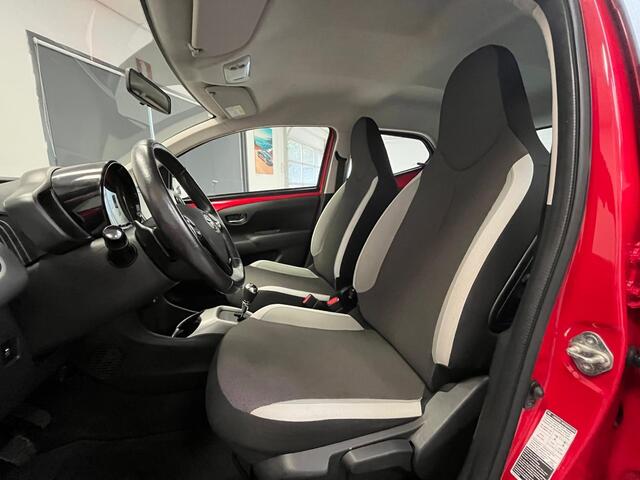 Toyota AYGO 1.0 VVT-i x-play | CAMERA |