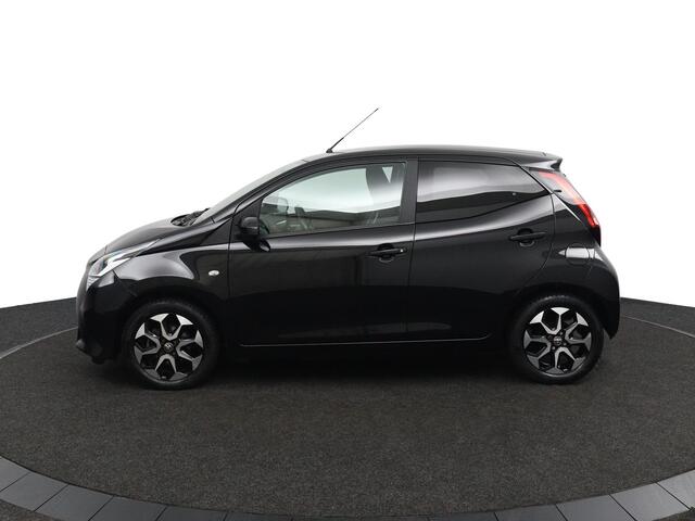 Toyota AYGO 1.0 VVT-i x-joy | Privacy Glas | Automatische Airco | Lichtmetalen Velgen | Achteruitrijcamera |