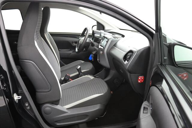 Toyota AYGO 1.0 VVT-i x-joy | Privacy Glas | Automatische Airco | Lichtmetalen Velgen | Achteruitrijcamera |
