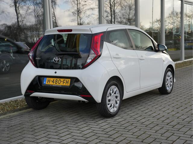 Toyota AYGO 1.0 VVT-i x-play Automaat | CarPlay | Achteruitrijcamera | Airco