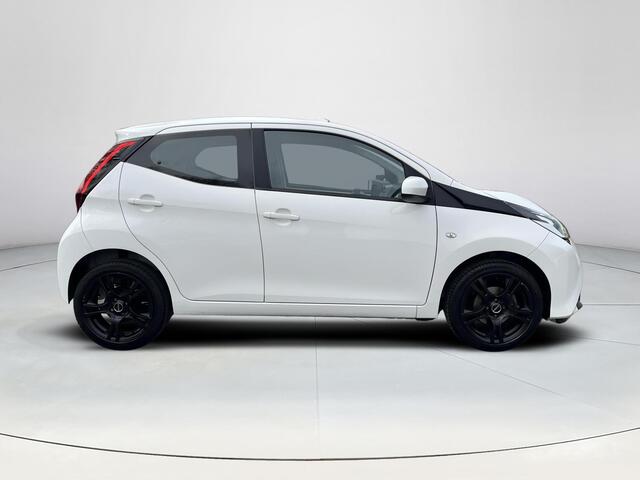 Toyota AYGO 1.0 VVT-i x-play | 5 deurs | Airconditioning | Parkeercamera | Bluetooth | Licht metalen velgen |