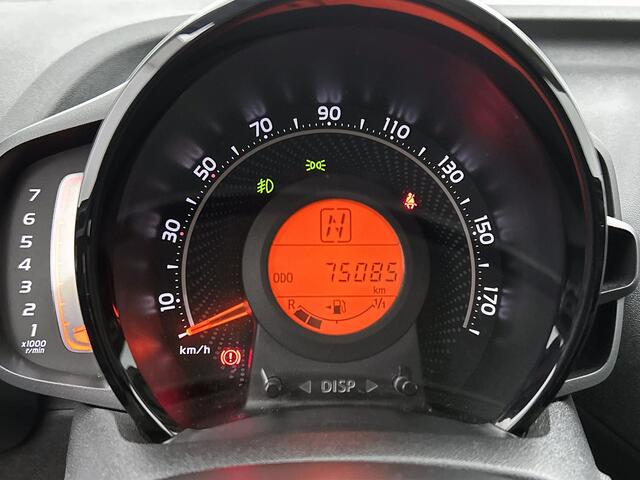 Toyota AYGO 1.0 VVT-i x-play Automaat | Premium uitvoering || Parkeersensoren voor en achter | Parkeersensoren voor en achter |