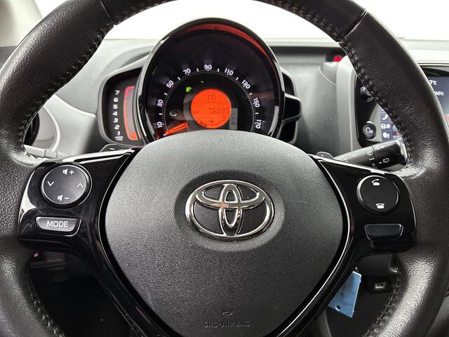 Toyota AYGO 1.0 VVT-i x-play Automaat | Premium uitvoering || Parkeersensoren voor en achter | Parkeersensoren voor en achter |