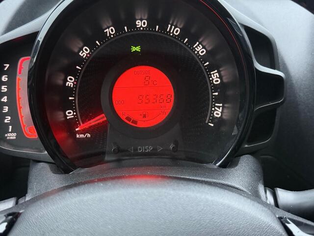 Toyota AYGO 1.0 VVT-i x-play Airco, Carplay, 5 DRS, NL/NAP!