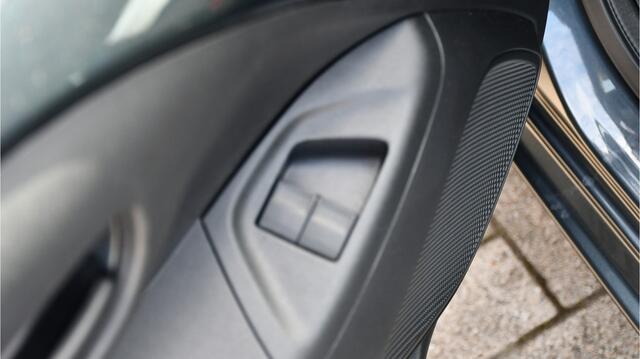 Toyota AYGO 1.0 VVT-i x-fun 5-deurs 69pk | Bluetooth | Airco | BTW-auto | 1e Eigenaar |