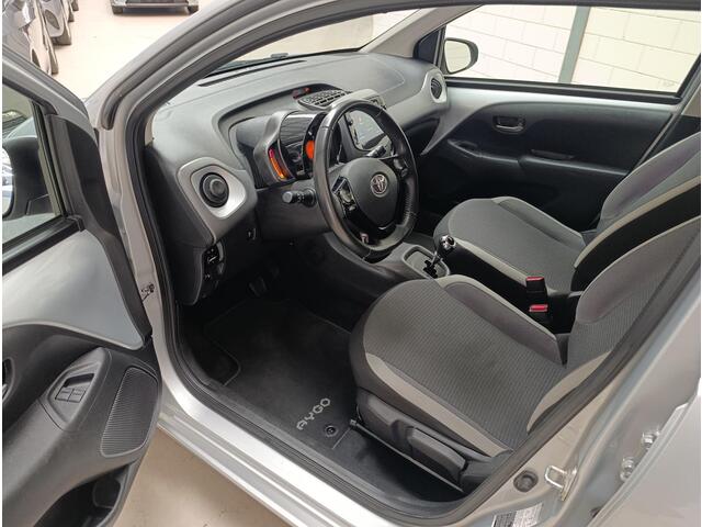 Toyota AYGO 1.0 VVT-i x-joy Airco (automatisch) | Camera | automaat | Lichtmetalen velgen