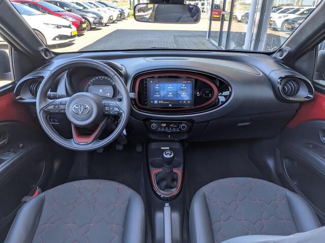 Toyota AYGO X 1.0 VVT-i MT Envy | JBL | Elektrisch vouwdak | Half-leer | ACC | Camera | Navi | Climate control