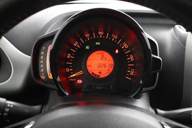 Toyota AYGO 1.0 VVT-i x-play | achteruitrijcamera | airco |