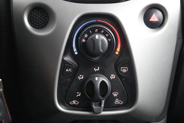 Toyota AYGO 1.0 VVT-i x-play | achteruitrijcamera | airco |