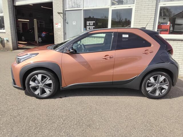 Toyota AYGO X Hybrid 115 Pulse *Easy Pack* Cinnnamon/black metallic*