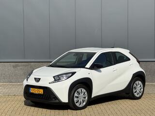 toyota-aygo-x-1.0-vvt-i-s-cvt-play-