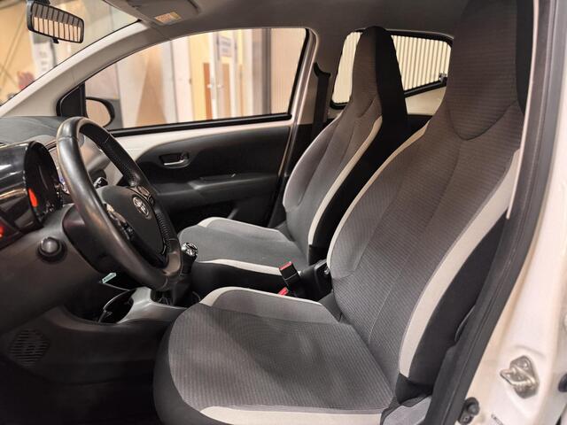 Toyota AYGO 1.0 VVT-i x-Play Airco Touchscreen Camera Apple Car Play Android Auto 5drs NL-Auto Dealeronderhouden