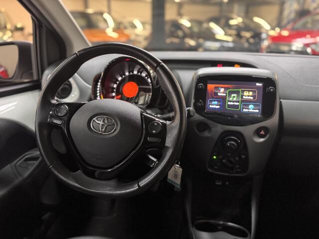 Toyota AYGO 1.0 VVT-i x-Play Airco Touchscreen Camera Apple Car Play Android Auto 5drs NL-Auto Dealeronderhouden