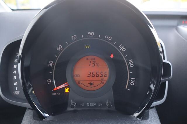 Toyota AYGO 1.0 VVT-i x-play - NL- Auto!! Camera I Airco I Apple