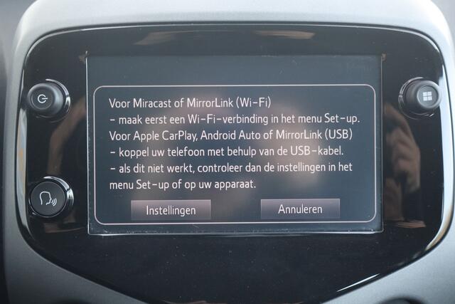Toyota AYGO 1.0 VVT-i x-play - NL- Auto!! Camera I Airco I Apple