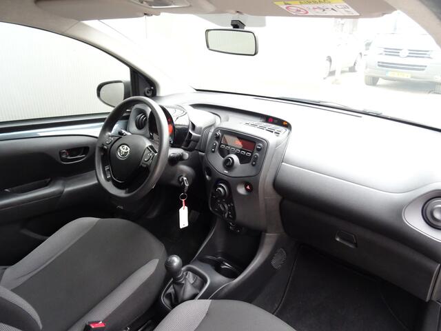 Toyota AYGO 1.0 VVT-i x-fun * EXTRA GETINT GLAS * VOLLE TANK !!