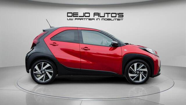 Toyota AYGO X 1.0 VVT-i MT LIMITED BI-TONE NAVI LEDER PDC-V+A LED 18 INCH ADAPTIVE CRUISE CONTROL 1e Eiegnaar, Volledig Dealer onderhouden, 12Maanden Garantie