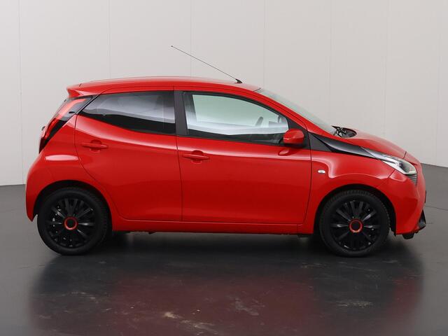Toyota AYGO 1.0 VVT-i x-play | LED | Navigatie* | Automaat | Camera | DAB | Apple CarPlay/Android Auto | Airconditioning | Bluetooth |