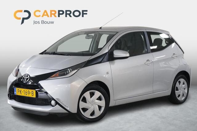 Toyota AYGO 1.0 VVT-i x-play Airco | Navigatie | Camera | Bluetooth.