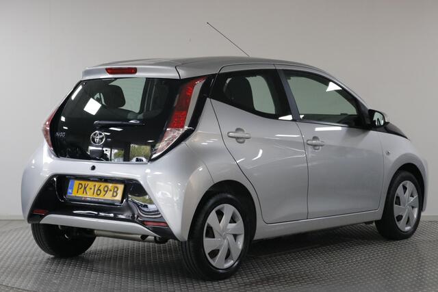 Toyota AYGO 1.0 VVT-i x-play Airco | Navigatie | Camera | Bluetooth.