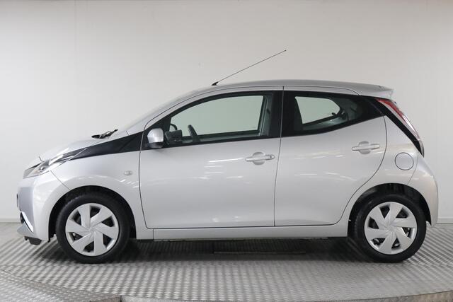 Toyota AYGO 1.0 VVT-i x-play Airco | Navigatie | Camera | Bluetooth.