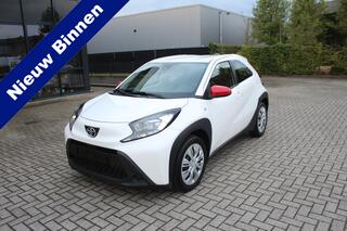toyota-aygo-x-1.0-vvt-i-s-cvt-play-