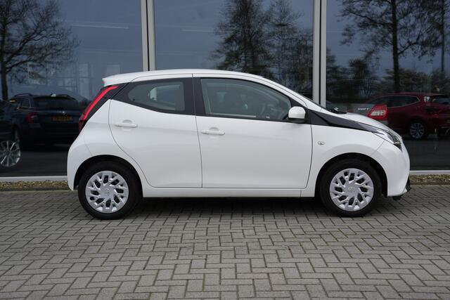 Toyota AYGO 1.0 VVT-i x-play limited | Achteruitrijcamera | Bluetooth |