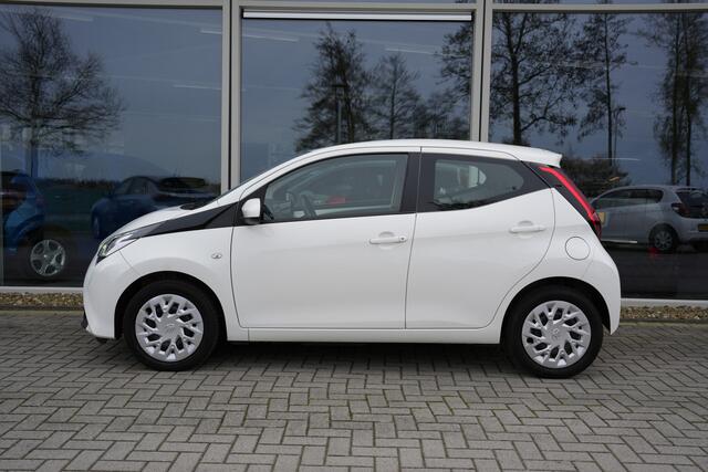 Toyota AYGO 1.0 VVT-i x-play limited | Achteruitrijcamera | Bluetooth |