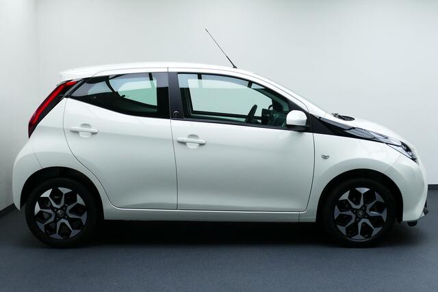Toyota AYGO 1.0 VVT-i x-play. Bj2021 Camera, Carplay/Android Navi, Airco, 15"LMV All Season