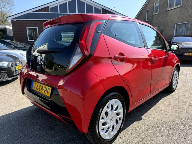 Toyota AYGO 1.0 VVT-i x-play Camera, App Connect