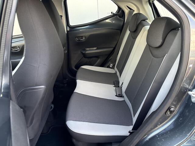 Toyota AYGO 1.0 VVT-i x-play **NAVIGATIE/ AIRCO/ BEGRENZER**