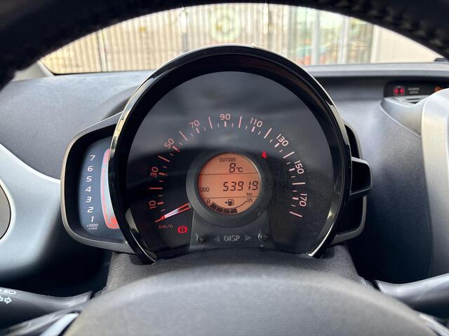 Toyota AYGO 1.0 VVT-i x-play **NAVIGATIE/ AIRCO/ BEGRENZER**