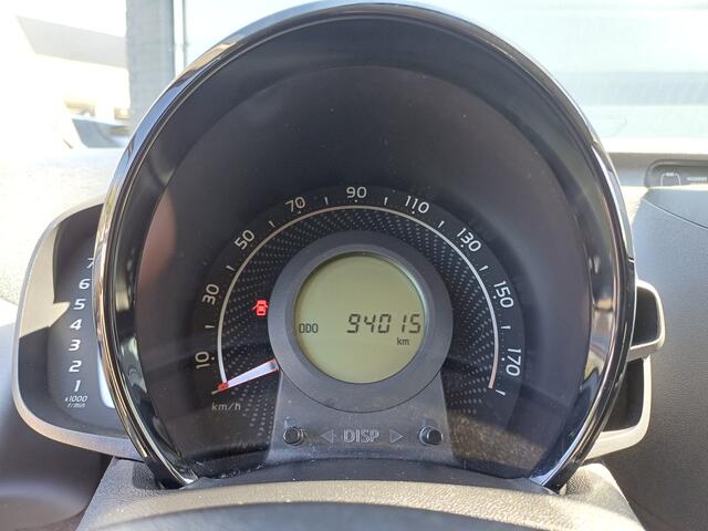 Toyota AYGO 1.0 VVT-i x-play | CAMERA | AIRCO | AUTOMAAT |