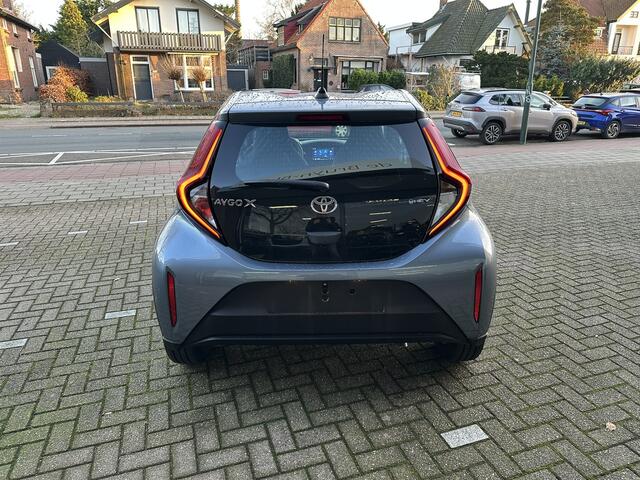 Toyota AYGO X Hybrid 115 play Apple Carplay / Android Auto