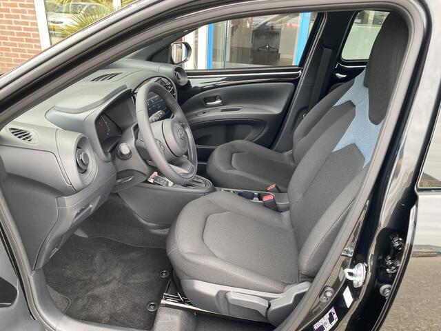 Toyota AYGO X Hybrid 115 Play + Business Pack
